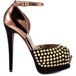 Used Steve Madden “Obstacle” Platform Pump Size 6